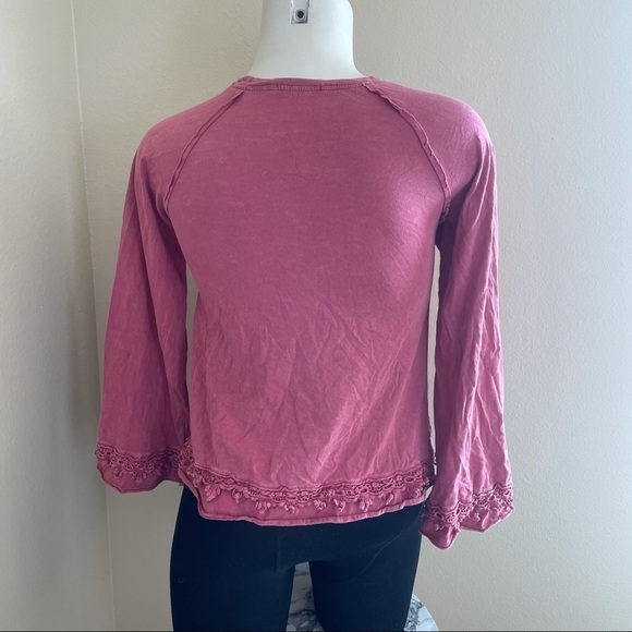 Altar’d state pink/red washed wide sleeve lace top - Picture 3 of 3